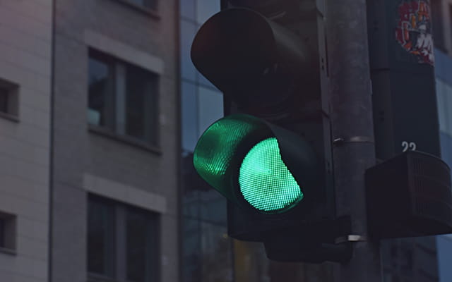 Foto einer grünen Ampel