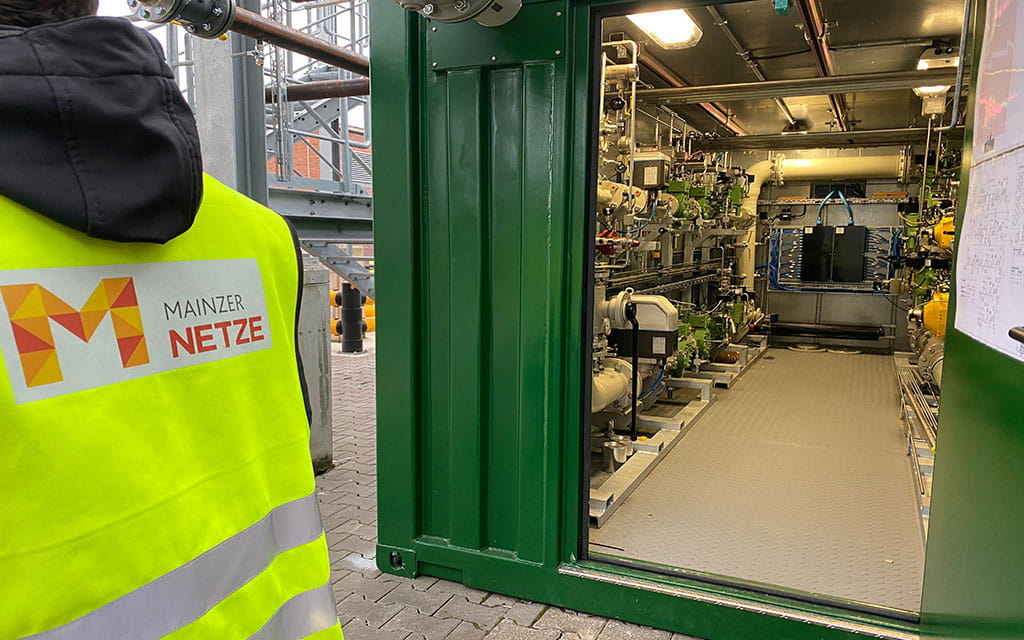Netze-Mitarbeiter in Warnweste