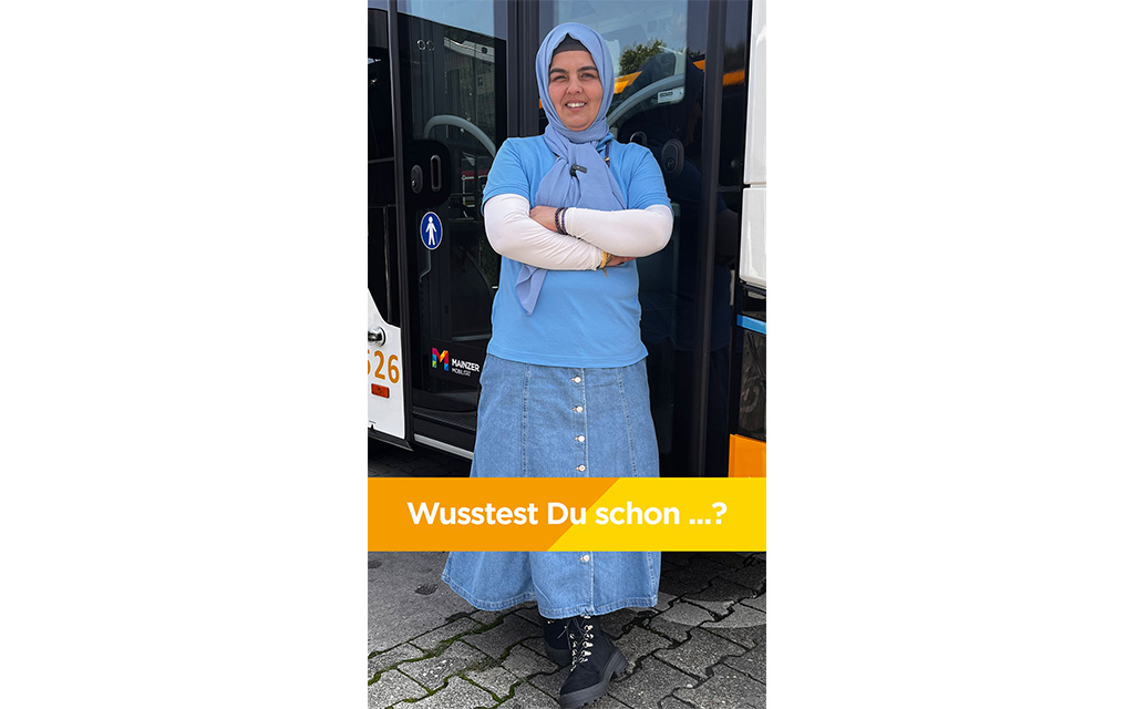 Wusstest du schon-Titelbild, Frau vor einem Bus