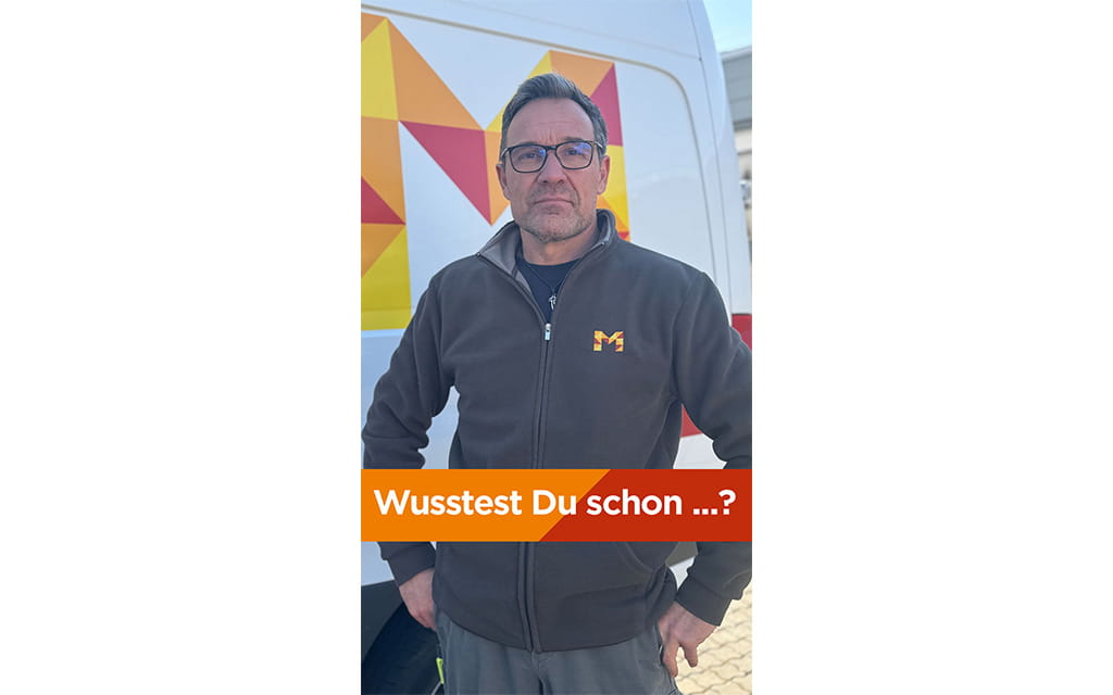 Wusstest du schon Titelbild, Mann vor dem Mainzer Netze Bus 